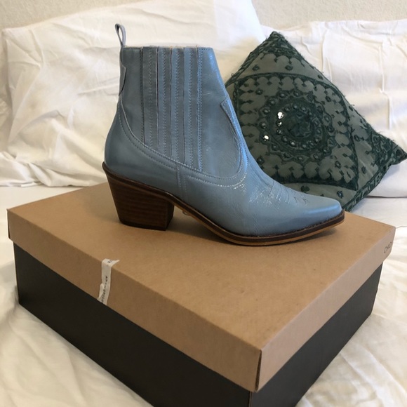 Western-style Ankle Booties - Picture 4 of 8